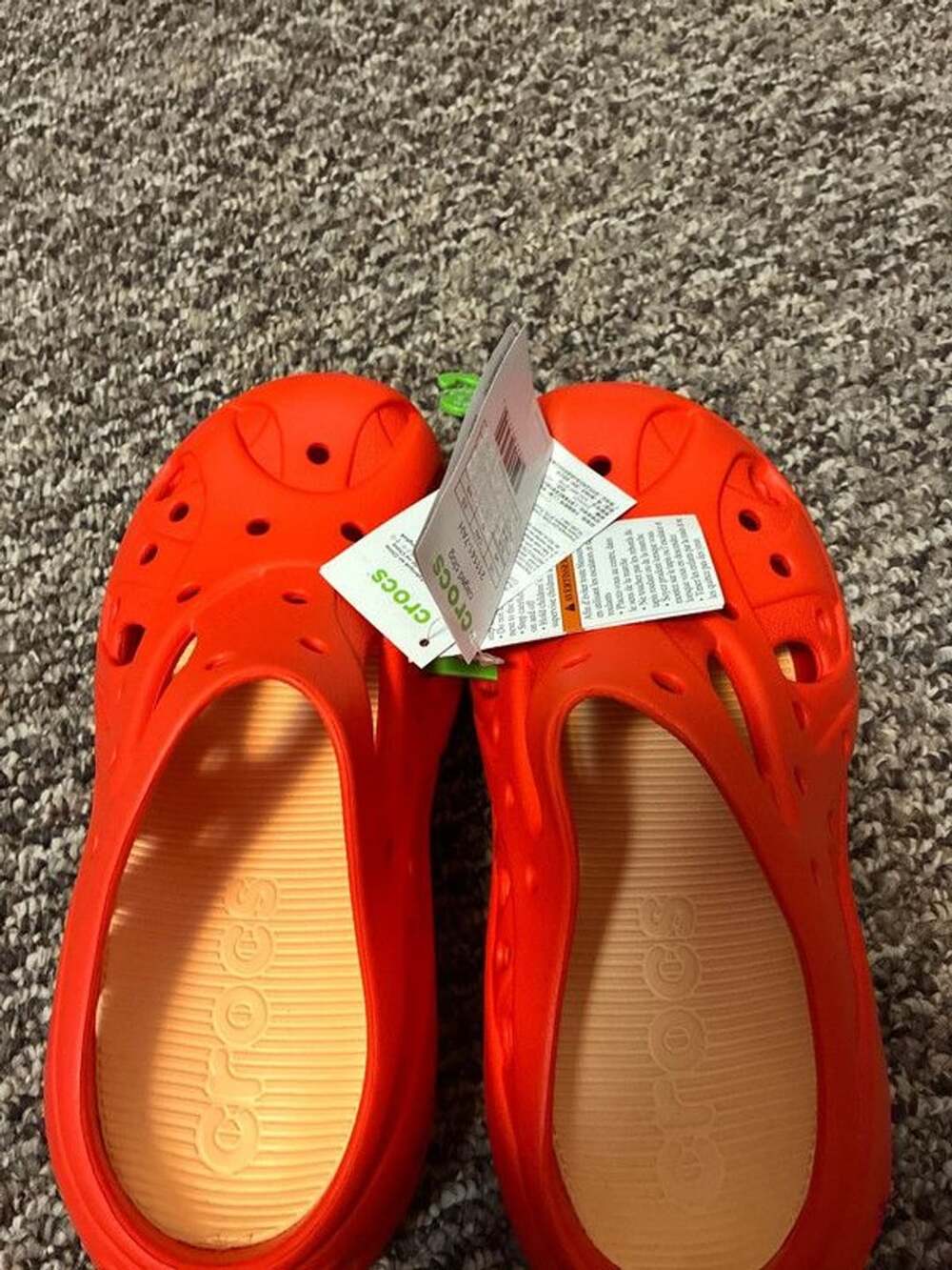 Women’s nwt caged clog red crocs size 9 cushioned